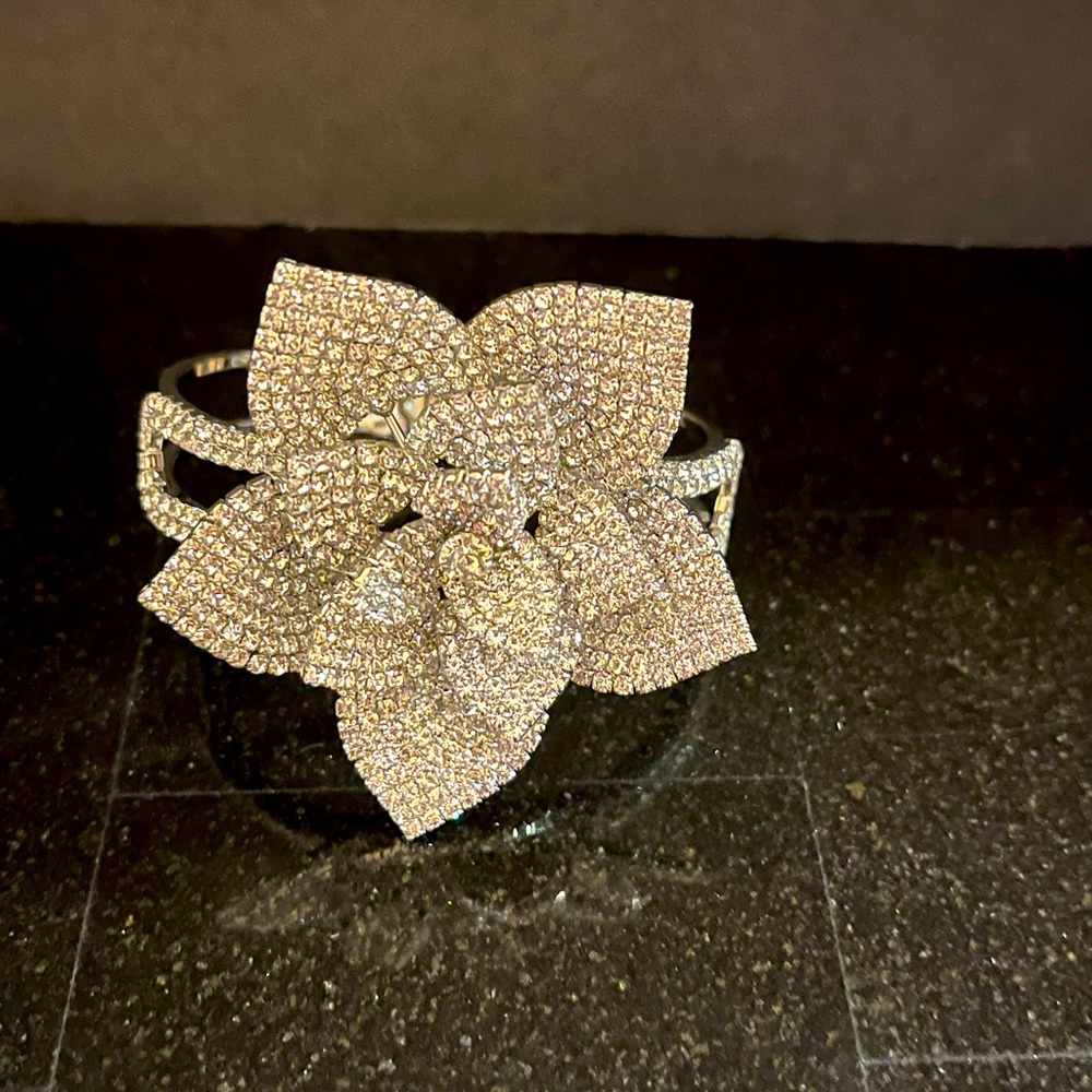 Flower cuff bracelet